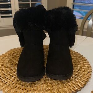 Juicy Couture Black Boots with Fur and Ribbon